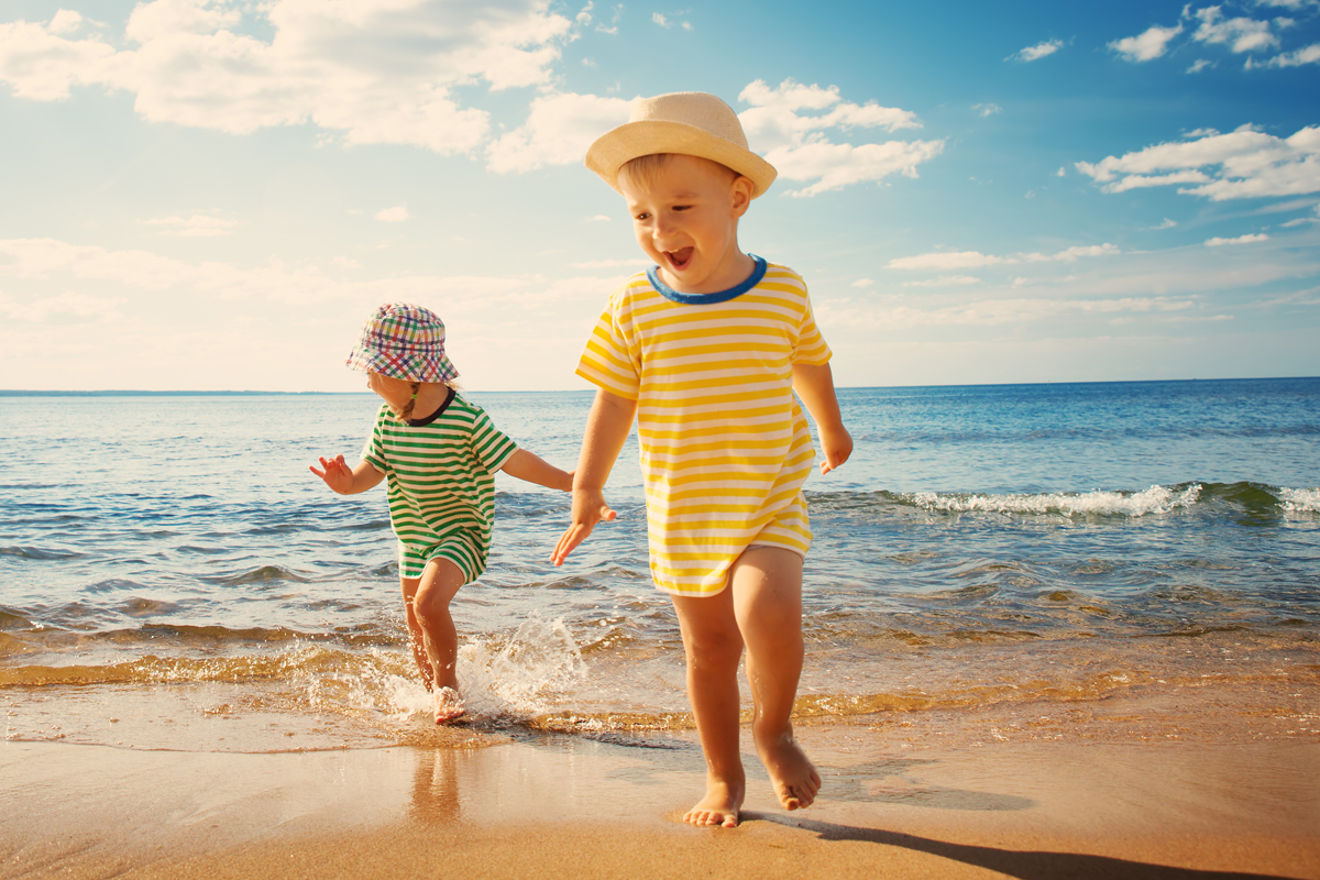 bimbi in spiaggia